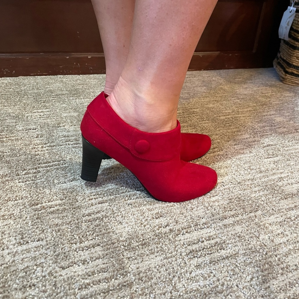 Amelia grace,Red,Size7Shoes,Suede,Gently worn,excellent condition,perfectf/x-mas